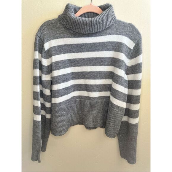 Coco & Shay Gray and White Stripe Turtleneck Size Large - Picture 1 of 4